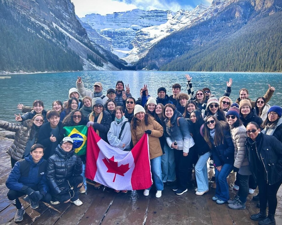 kaplan溫哥華校區學生合照-GLC鉅霖