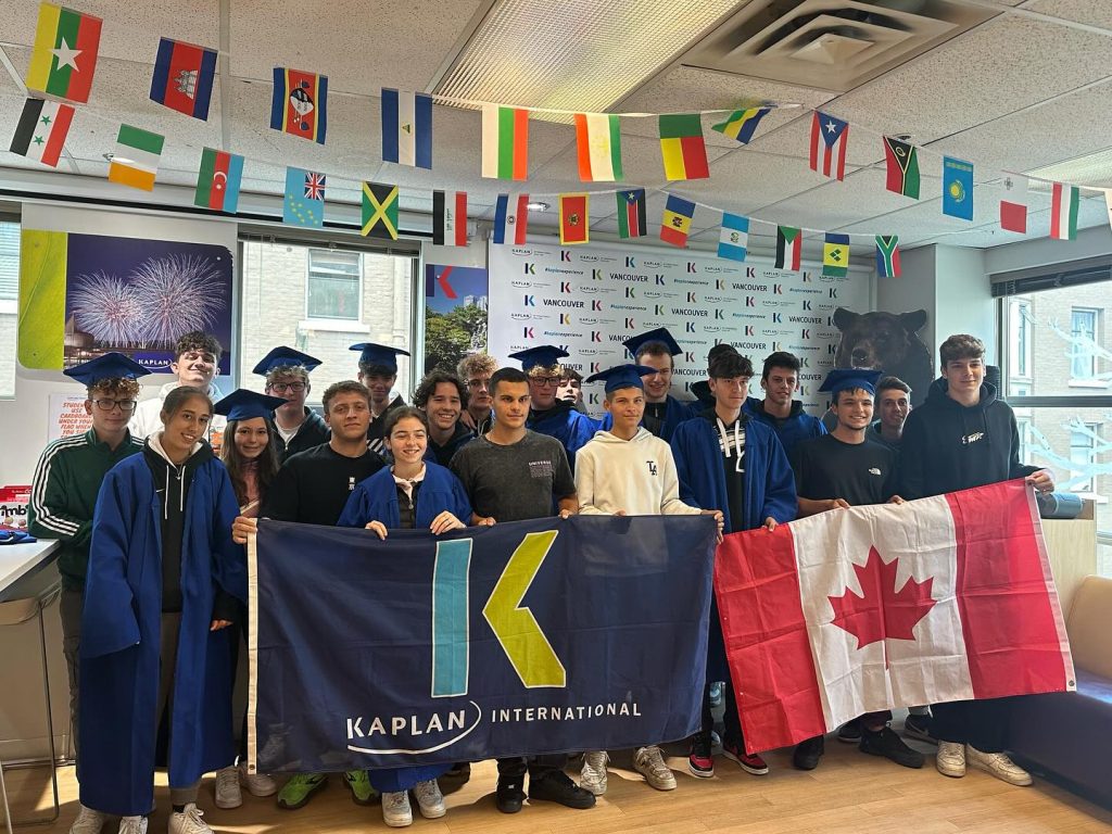 kaplan溫哥華校區學生合照-GLC鉅霖