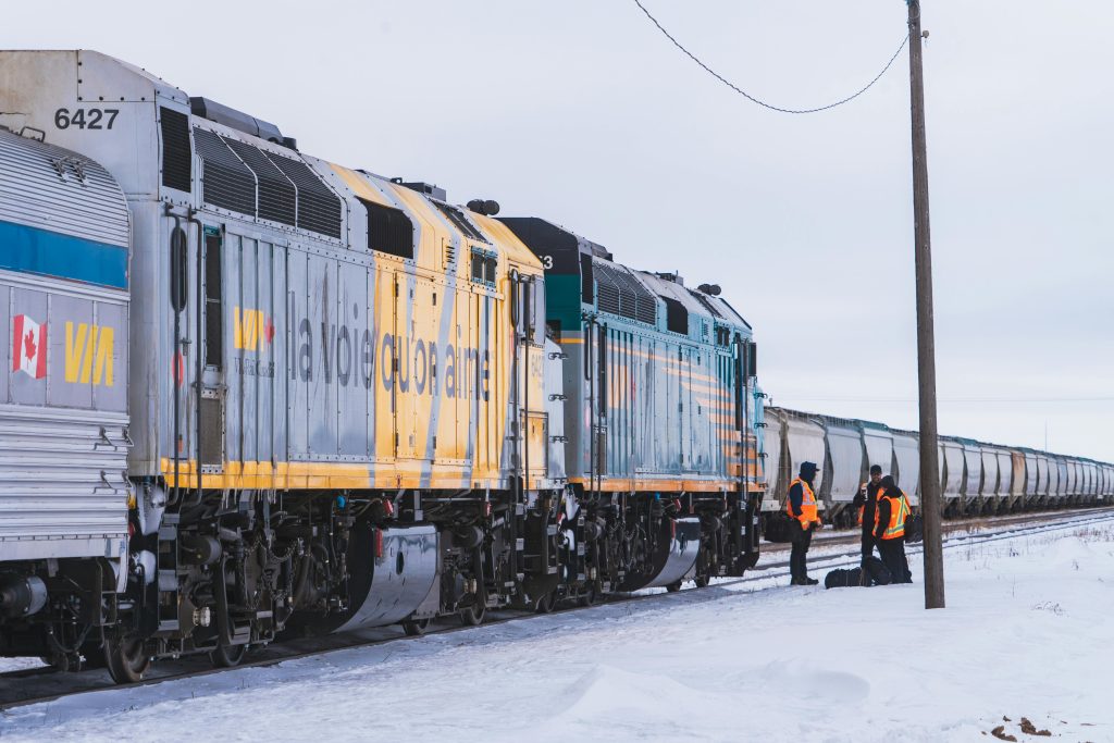 2026 加拿大交通攻略：公車、SkyTrain、火車與飛機完全指南