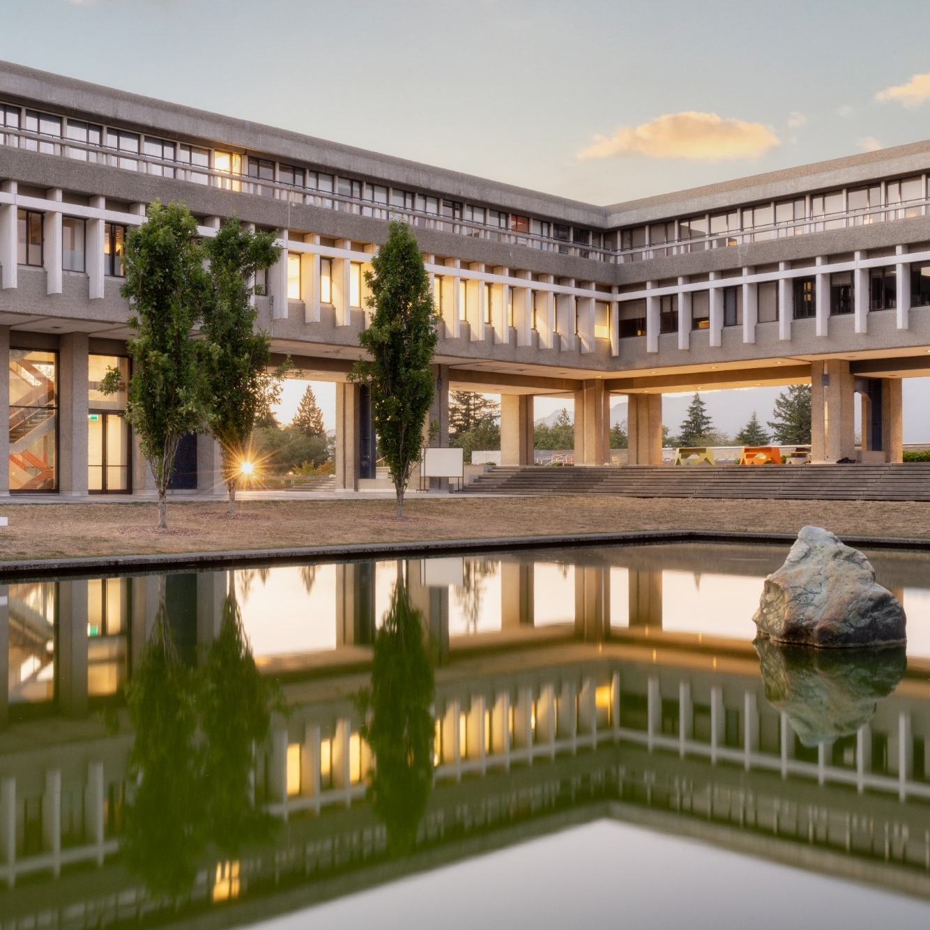 Simon Fraser University Burnaby Campus 本拿比校區