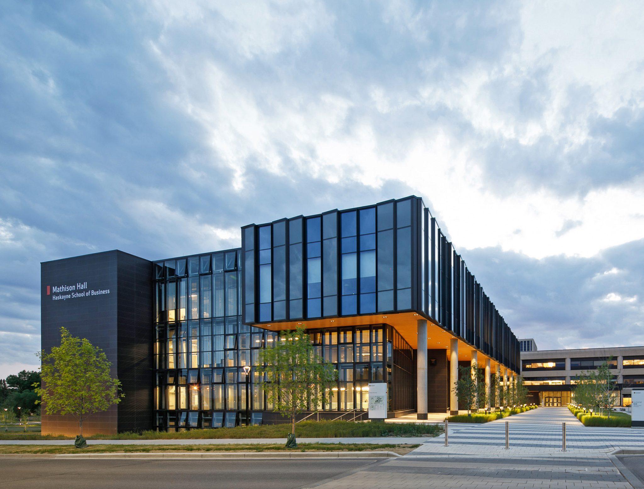 University of Calgary Haskayne School of Business 哈斯凱恩商學院