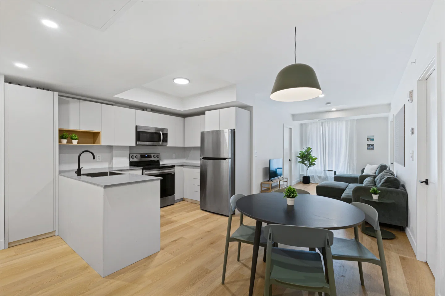 McGill University Shared Apartment House 校外合租