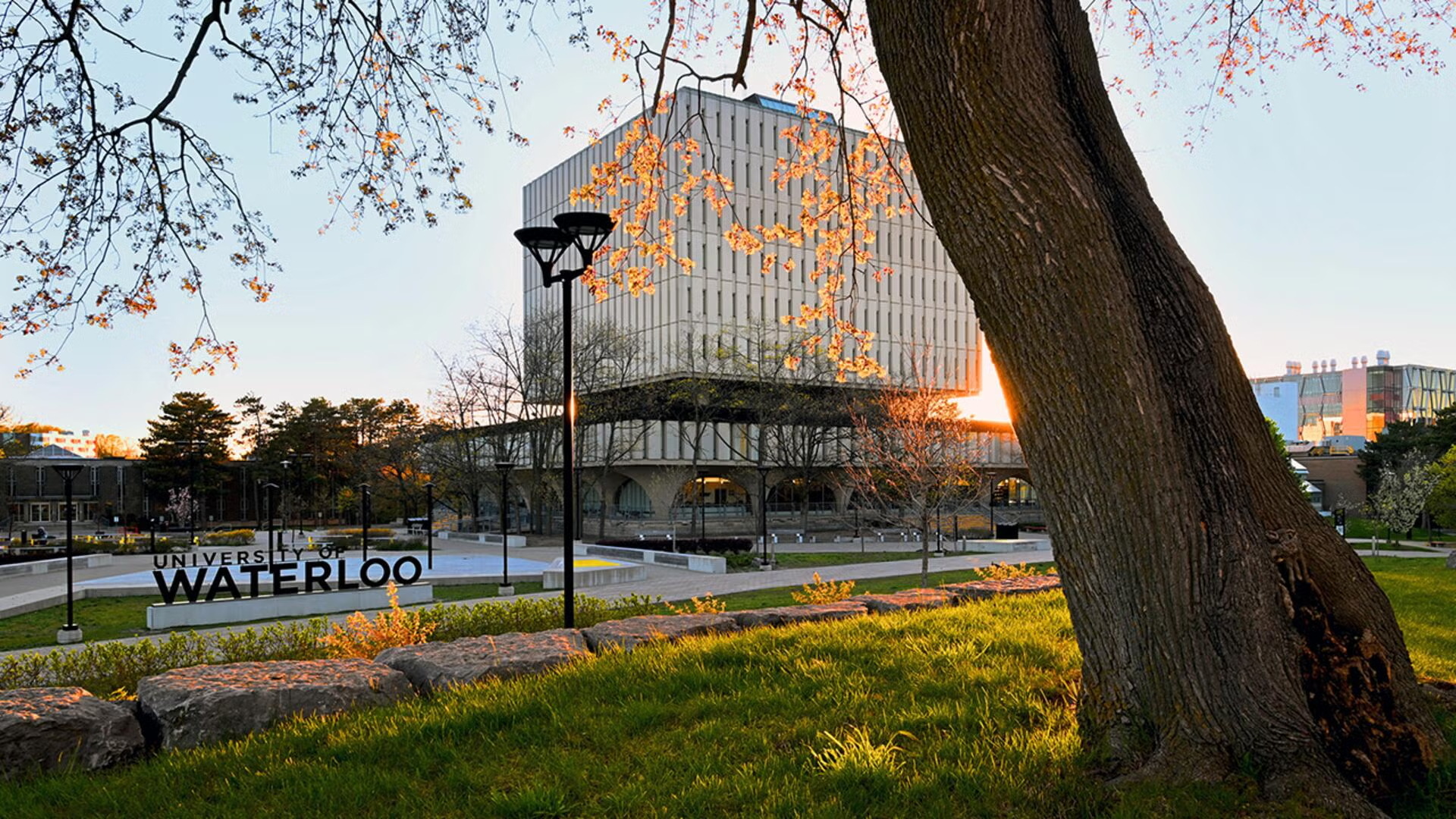 University of Waterloo 滑鐵盧大學