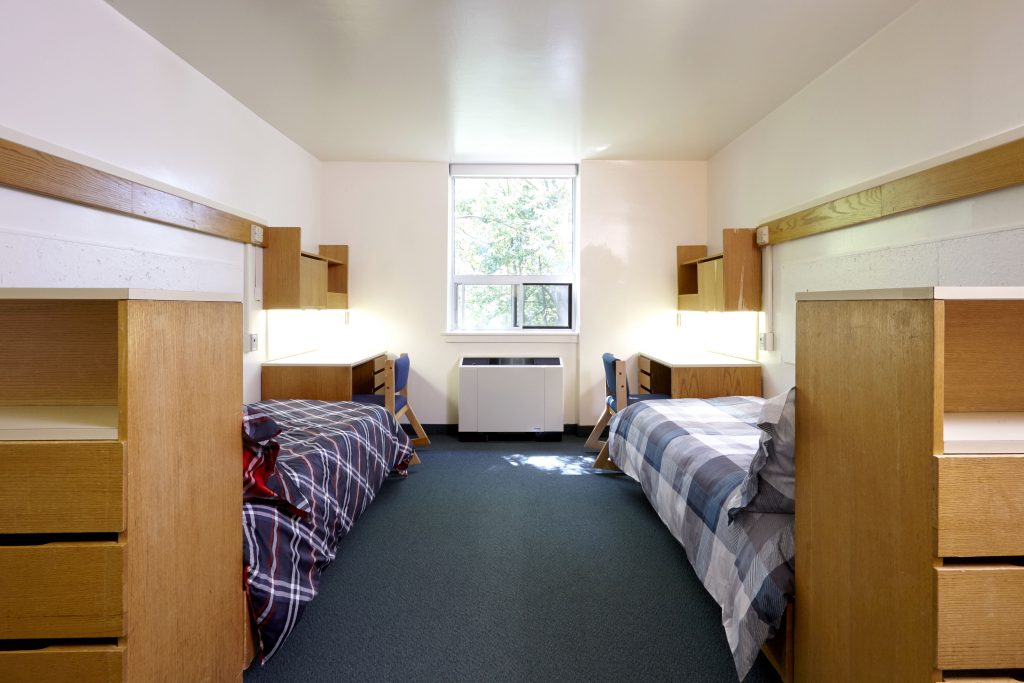 McMaster University Traditional Residence 傳統型宿舍
