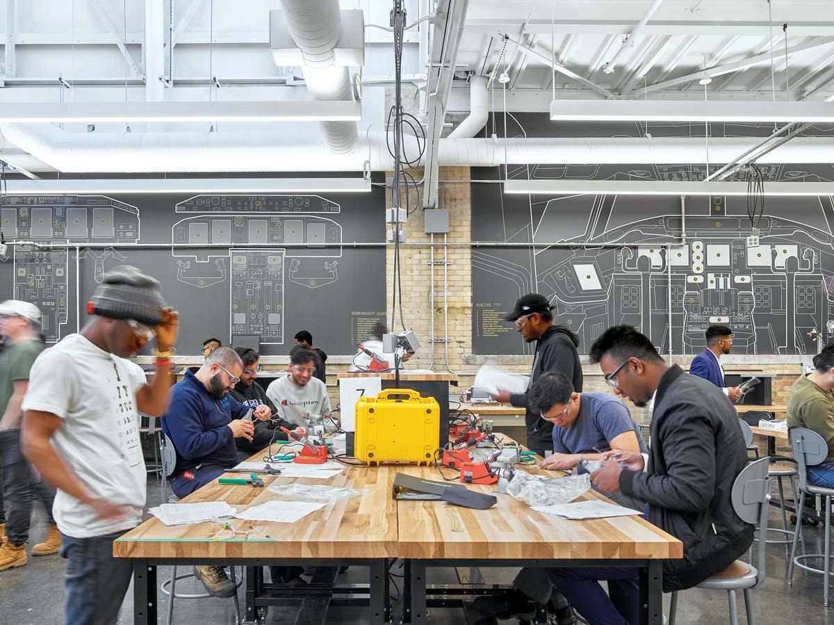 Centennial College 飛機發動機機械與電子實驗室